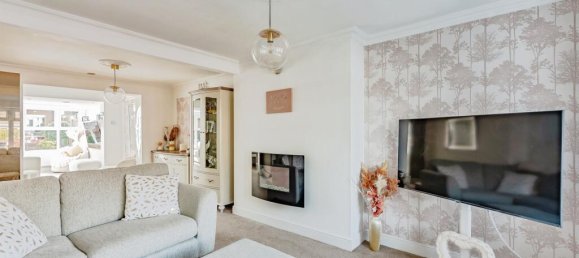 4 bedrooms Commercial property in Crawley, United Kingdom No. 6260 3