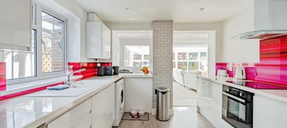 4 bedrooms Commercial property in Crawley, United Kingdom No. 6260 8