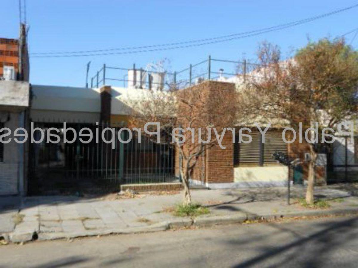 2 bedrooms House in Tres de Febrero, Argentina No. 2238