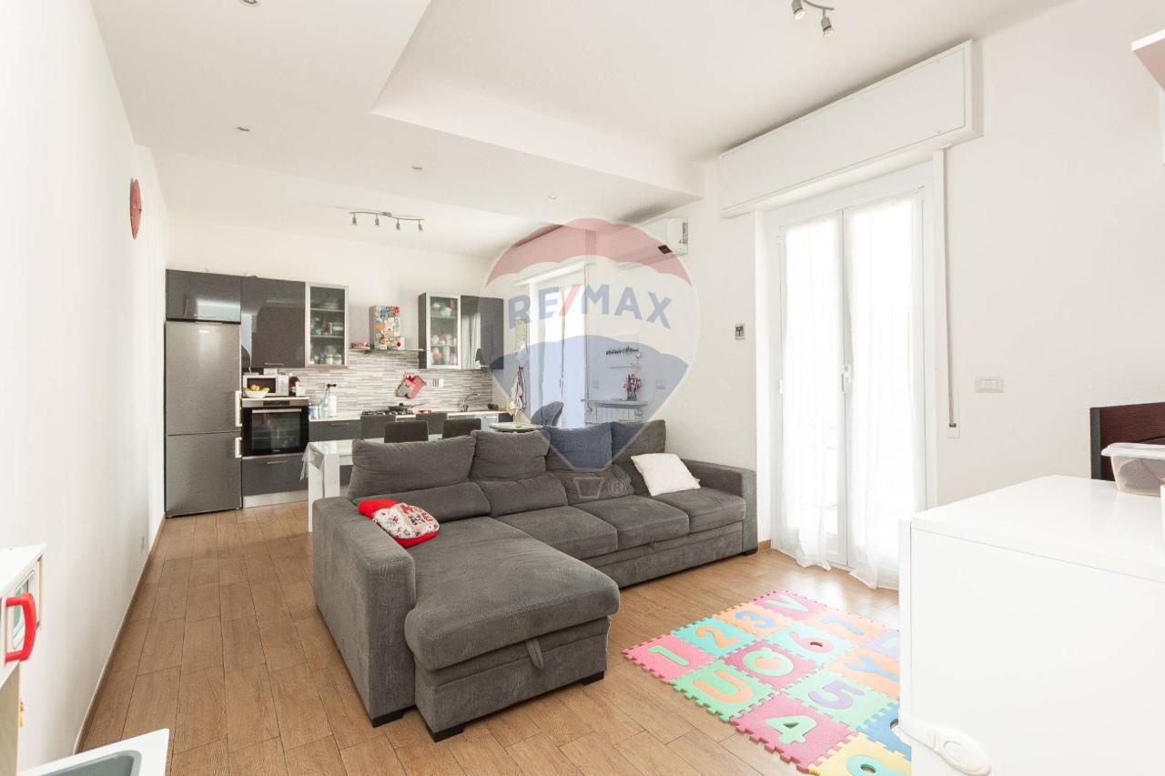 5 rooms Apartment in Genoa, Italy No. 14848