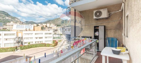 5 rooms Apartment in Genoa, Italy No. 14848 13