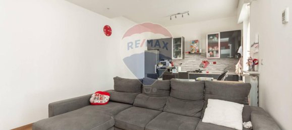 5 rooms Apartment in Genoa, Italy No. 14848 2