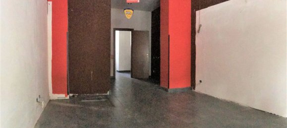 30m² Commercial property in Rome, Italy No. 3585 9