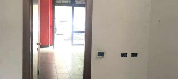 30m² Commercial property in Rome, Italy No. 3585 12