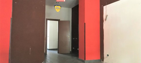 30m² Commercial property in Rome, Italy No. 3585 8