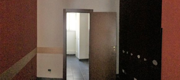 30m² Commercial property in Rome, Italy No. 3585 11