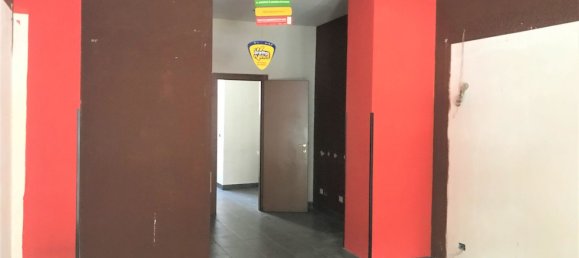 30m² Commercial property in Rome, Italy No. 3585 6