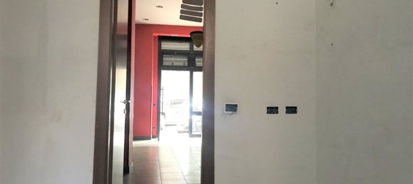 30m² Commercial property in Rome, Italy No. 3585 13