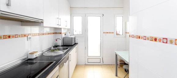 4 bedrooms Apartment in Granada, Spain No. 108587 6