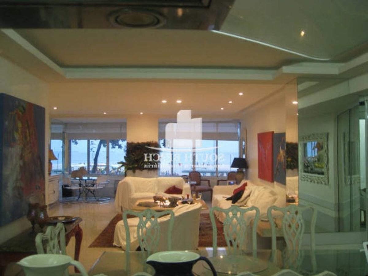 4 bedrooms Apartment in Rio de Janeiro, Brazil No. 536173