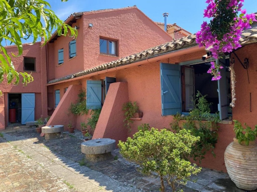 3 bedrooms Villa in Corfu, Greece No. 8925