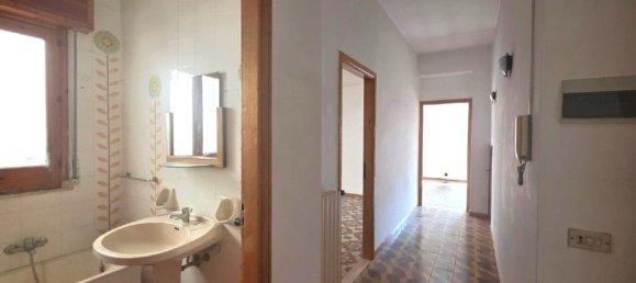 12 rooms Apartment in Vittoria, Italy No. 74505 8