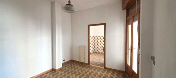 12 rooms Apartment in Vittoria, Italy No. 74505 6