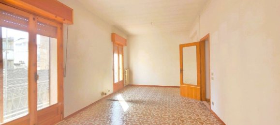 12 rooms Apartment in Vittoria, Italy No. 74505 2