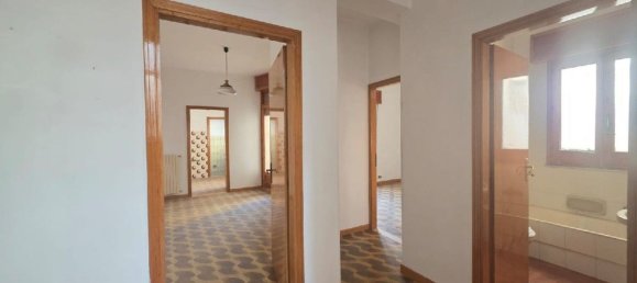 12 rooms Apartment in Vittoria, Italy No. 74505 4