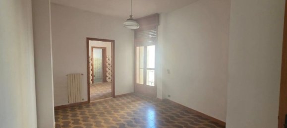 12 rooms Apartment in Vittoria, Italy No. 74505 5