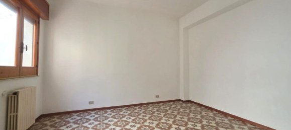 12 rooms Apartment in Vittoria, Italy No. 74505 10