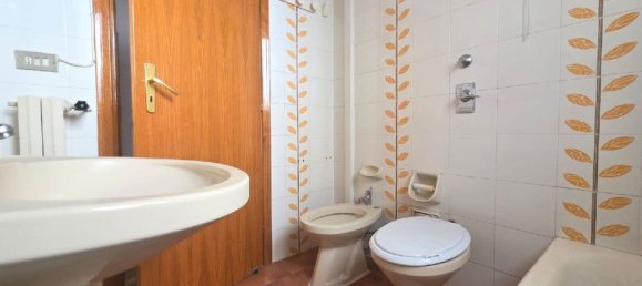 12 rooms Apartment in Vittoria, Italy No. 74505 7