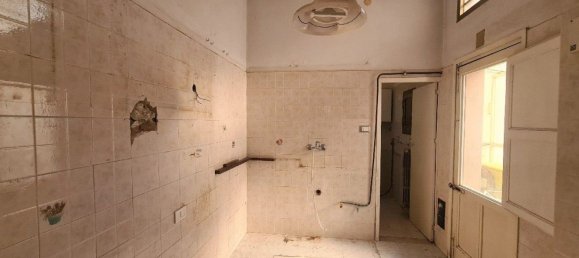 12 rooms Apartment in Vittoria, Italy No. 74505 30