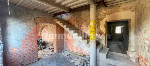 4 bedrooms House in Chiesina Uzzanese, Italy No. 173977 4