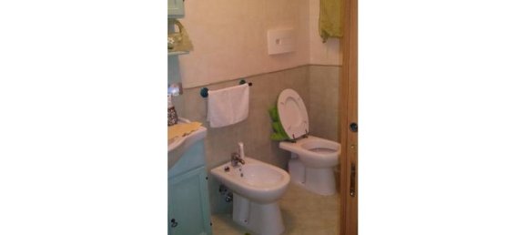 5 rooms Apartment in Perugia, Italy No. 255114 3