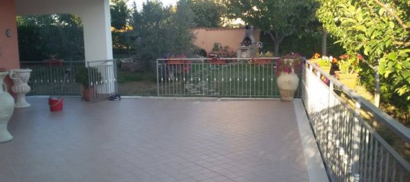 5 rooms Apartment in Perugia, Italy No. 255114 7