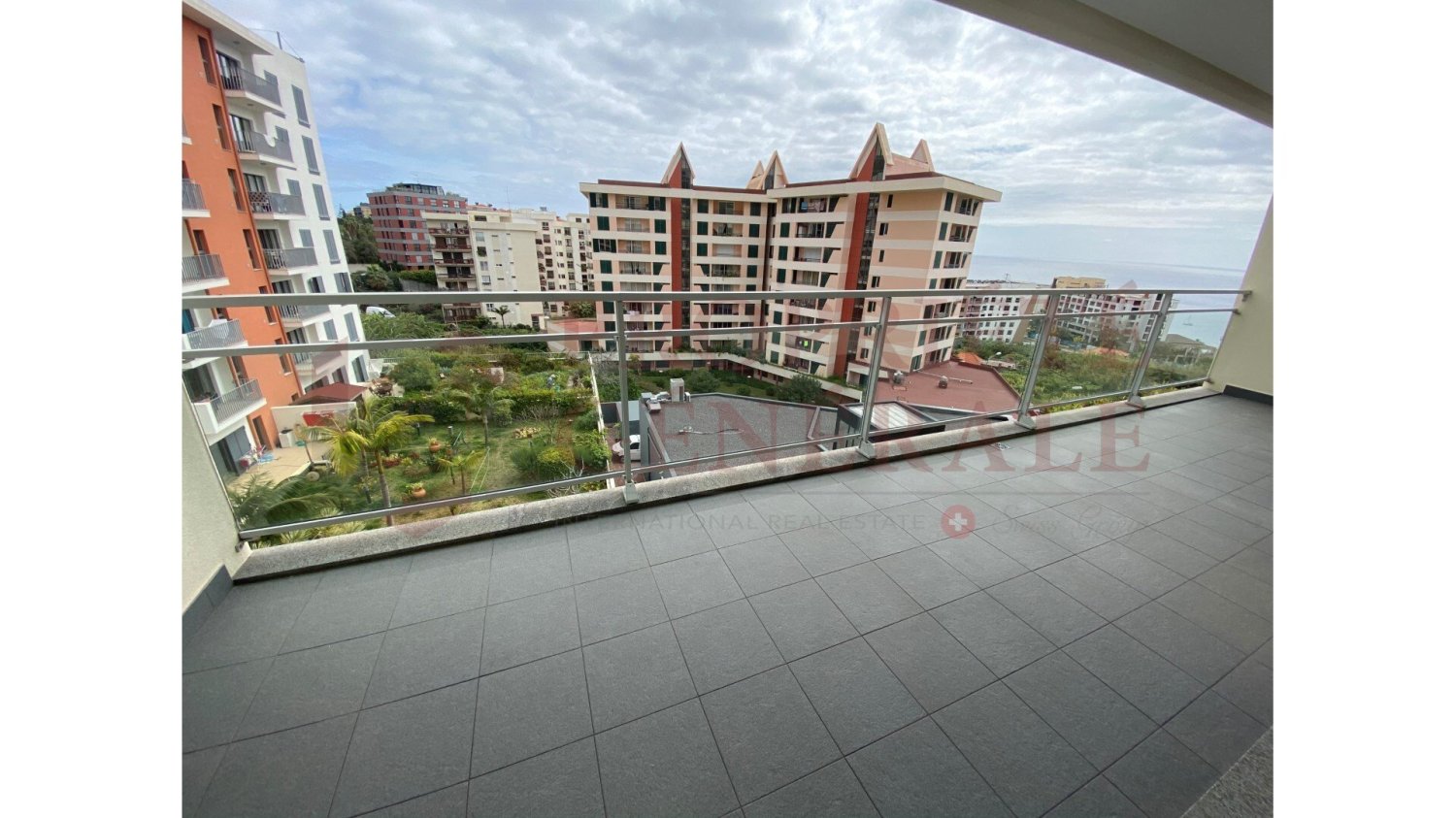 Apartamento de 3 dormitorios en Funchal, Portugal No. 146019