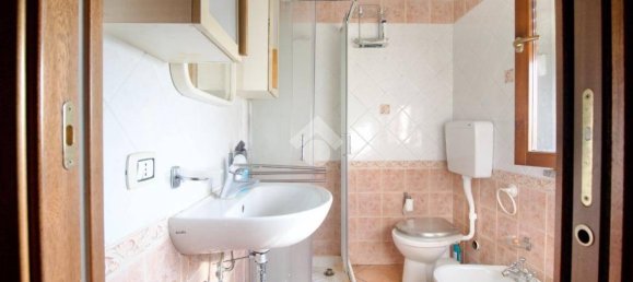 3 Schlafzimmer Wohnung in Reggio Emilia, Italy, Nr. 191705 6