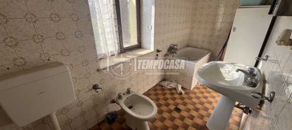 3 bedrooms House in Castellamonte, Italy No. 196952 6