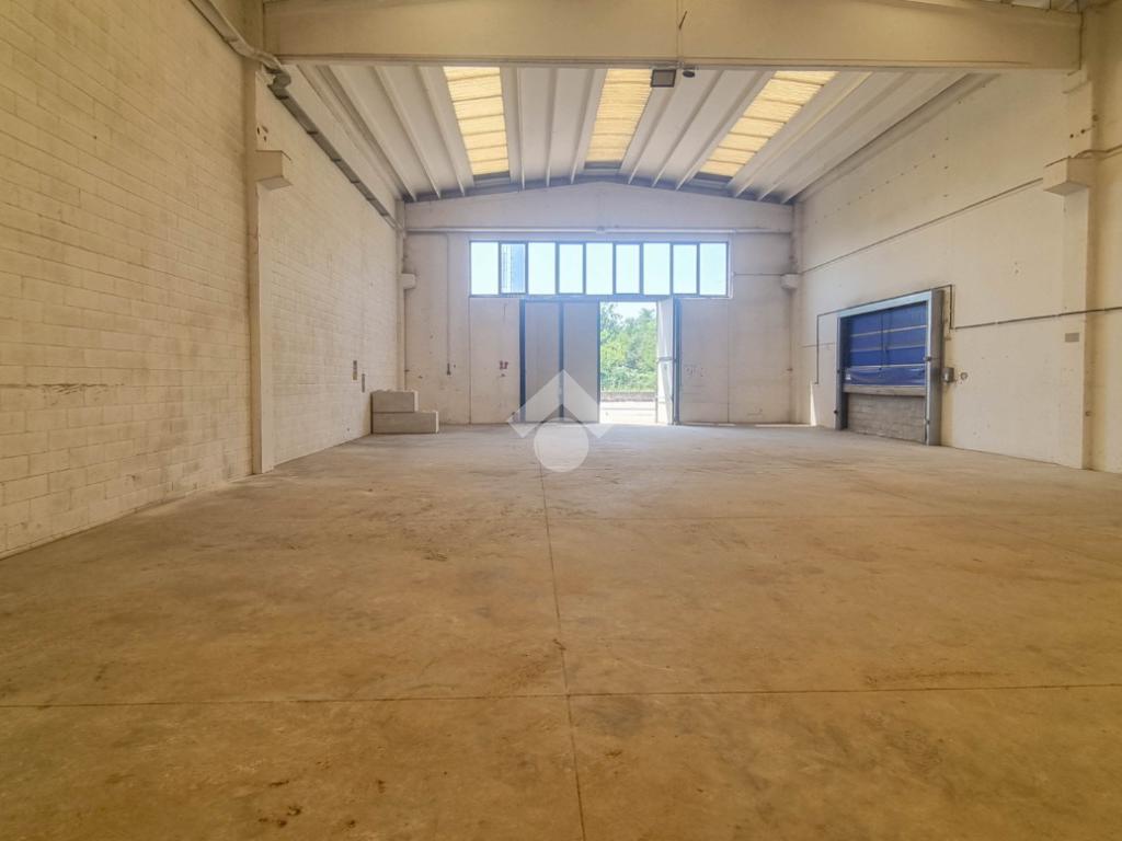 Armazém de 4 divisões em Usmate Velate, Italy N.º 314481