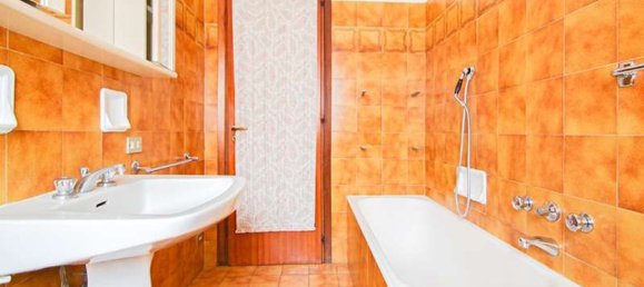 Вилла с 5 комнатами в Ведано Олона, Италия № 312013 22