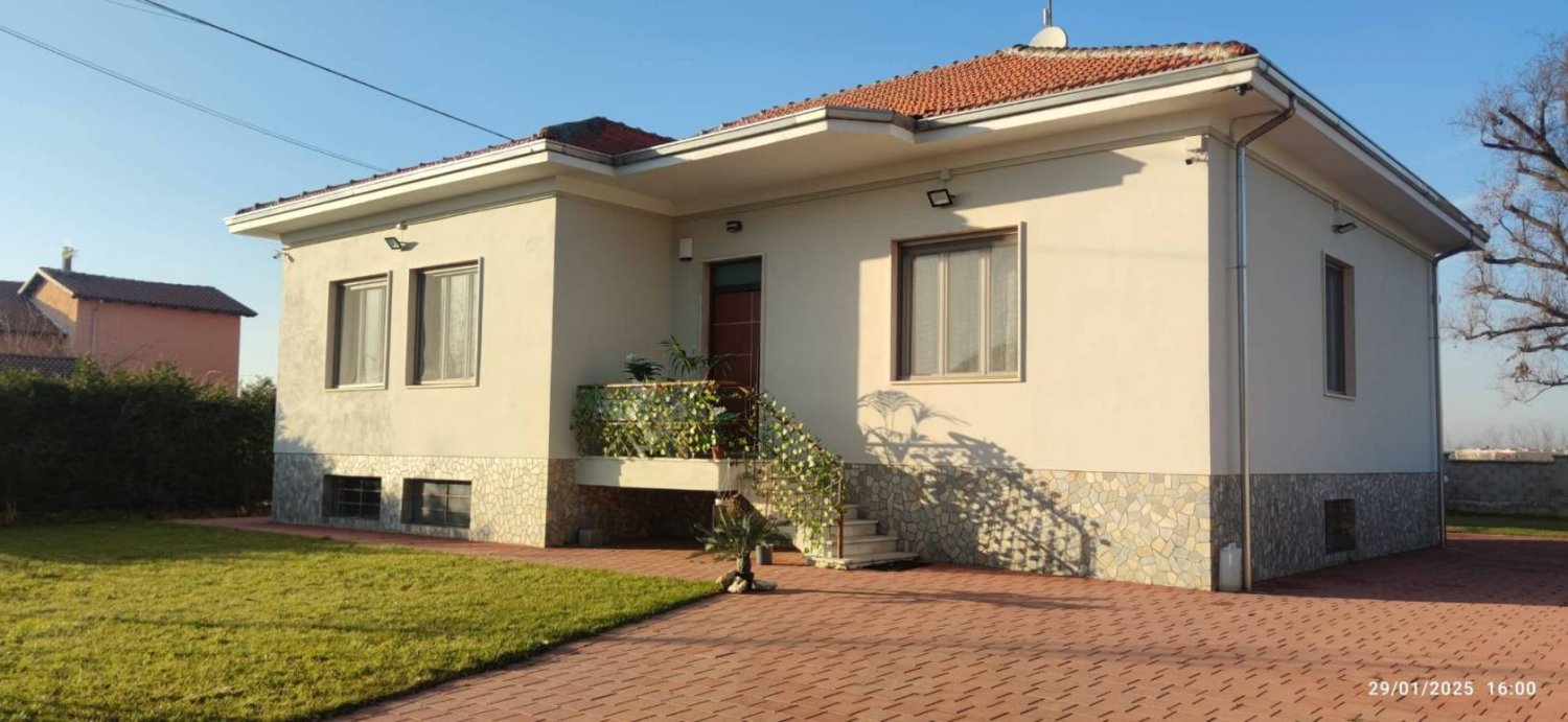 3 bedrooms Villa in Alessandria, Italy No. 224452