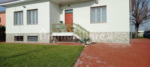 3 bedrooms Villa in Alessandria, Italy No. 224452 2