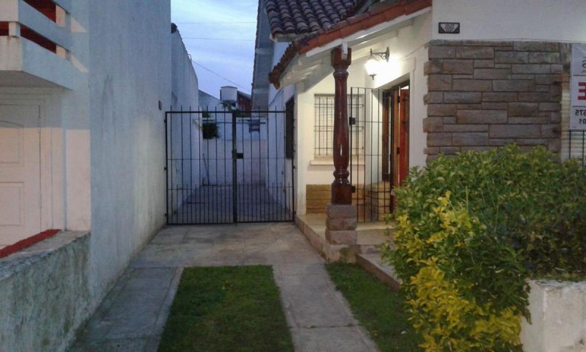 4 bedrooms House in Mar del Plata, Argentina No. 69858
