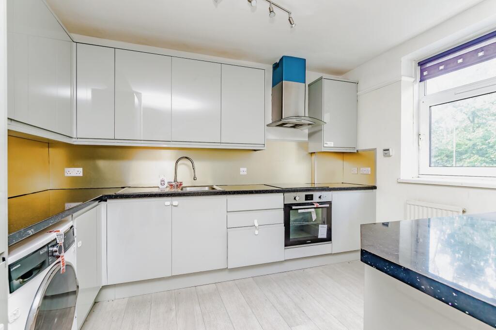 2 bedrooms Apartment in London, United Kingdom No. 11611