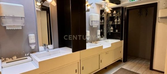 80m² Commercial property in Faro, Portugal No. 236218 18