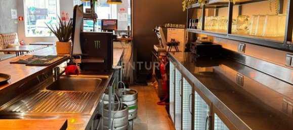 80m² Commercial property in Faro, Portugal No. 236218 28