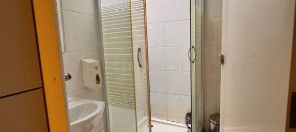 80m² Commercial property in Faro, Portugal No. 236218 8