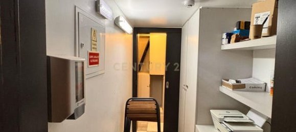 80m² Commercial property in Faro, Portugal No. 236218 19