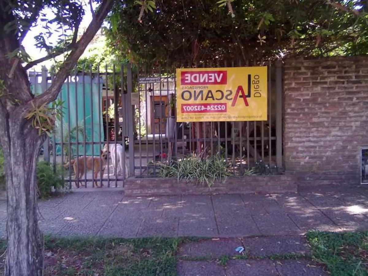 3 bedrooms House in Almirante Brown, Argentina No. 98525