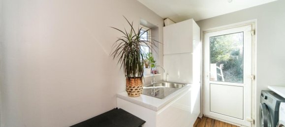 4 bedrooms House in Eastbourne, United Kingdom No. 10556 10