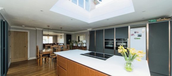 4 bedrooms House in Eastbourne, United Kingdom No. 10556 8