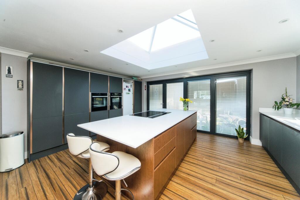 4 bedrooms House in Eastbourne, United Kingdom No. 10556