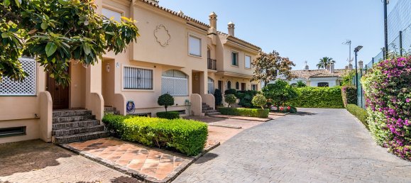 4 bedrooms Townhouse in Estepona, Spain No. 4622 3