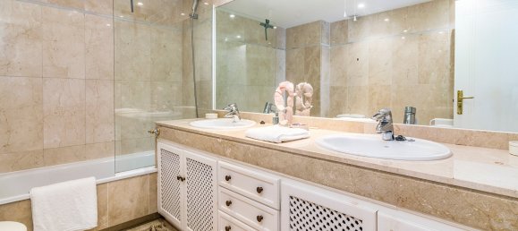 4 bedrooms Townhouse in Estepona, Spain No. 4622 26