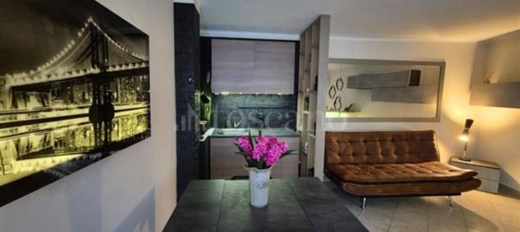 Квартира с 2 комнатами в Помеция, Италия № 150399 3