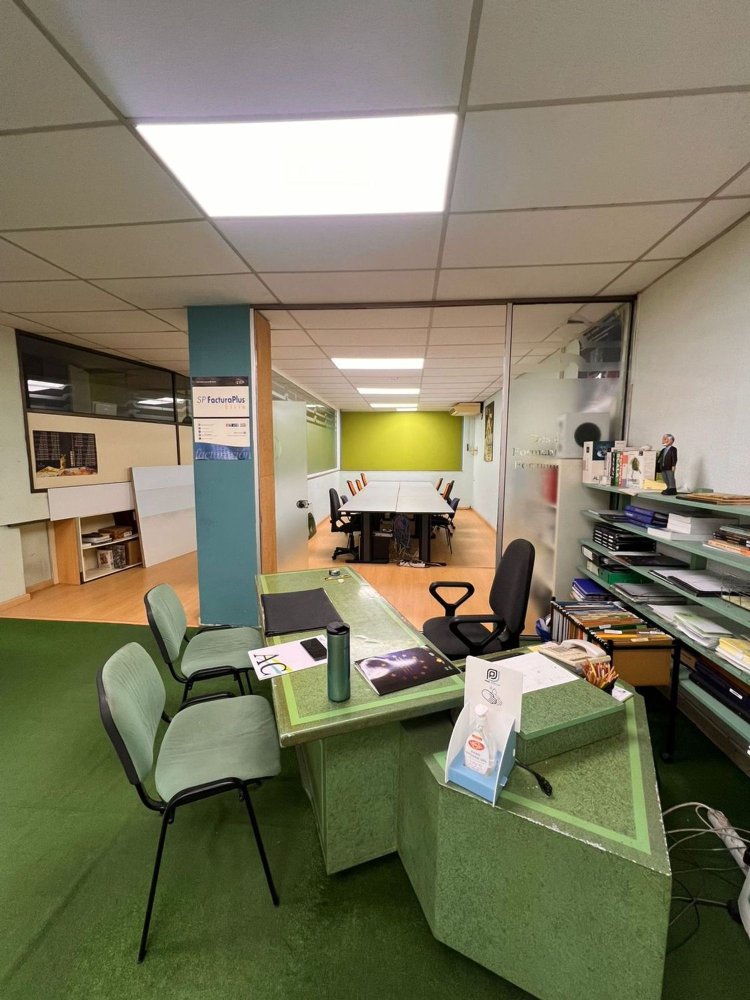 Propiedad comercial en Badalona, Spain 200 m² No. 235140