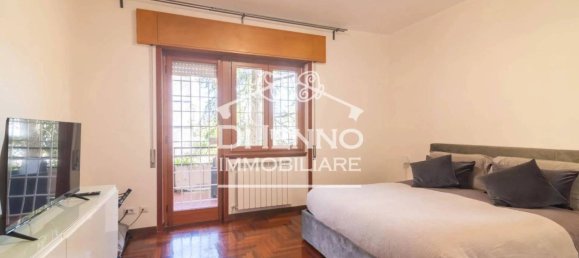 4 bedrooms Apartment in Rome, Italy No. 220019 15