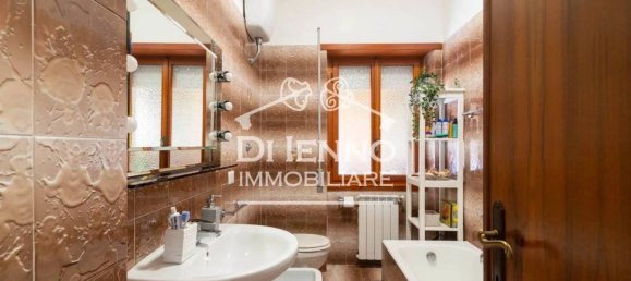 4 bedrooms Apartment in Rome, Italy No. 220019 17
