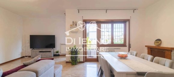 4 bedrooms Apartment in Rome, Italy No. 220019 3